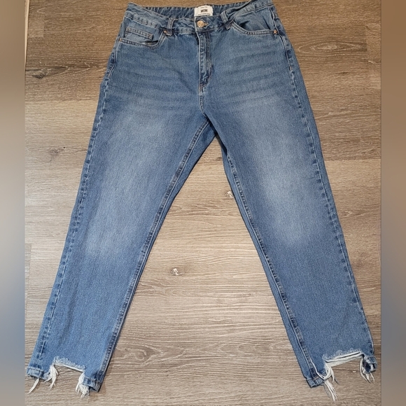 Refuge Denim Mom Jeans Straight Leg Raw Hem Size 9 - Picture 1 of 4
